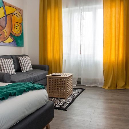 Old Town Premium Apartment By Mrg บูคาเรสต์ ภายนอก รูปภาพ