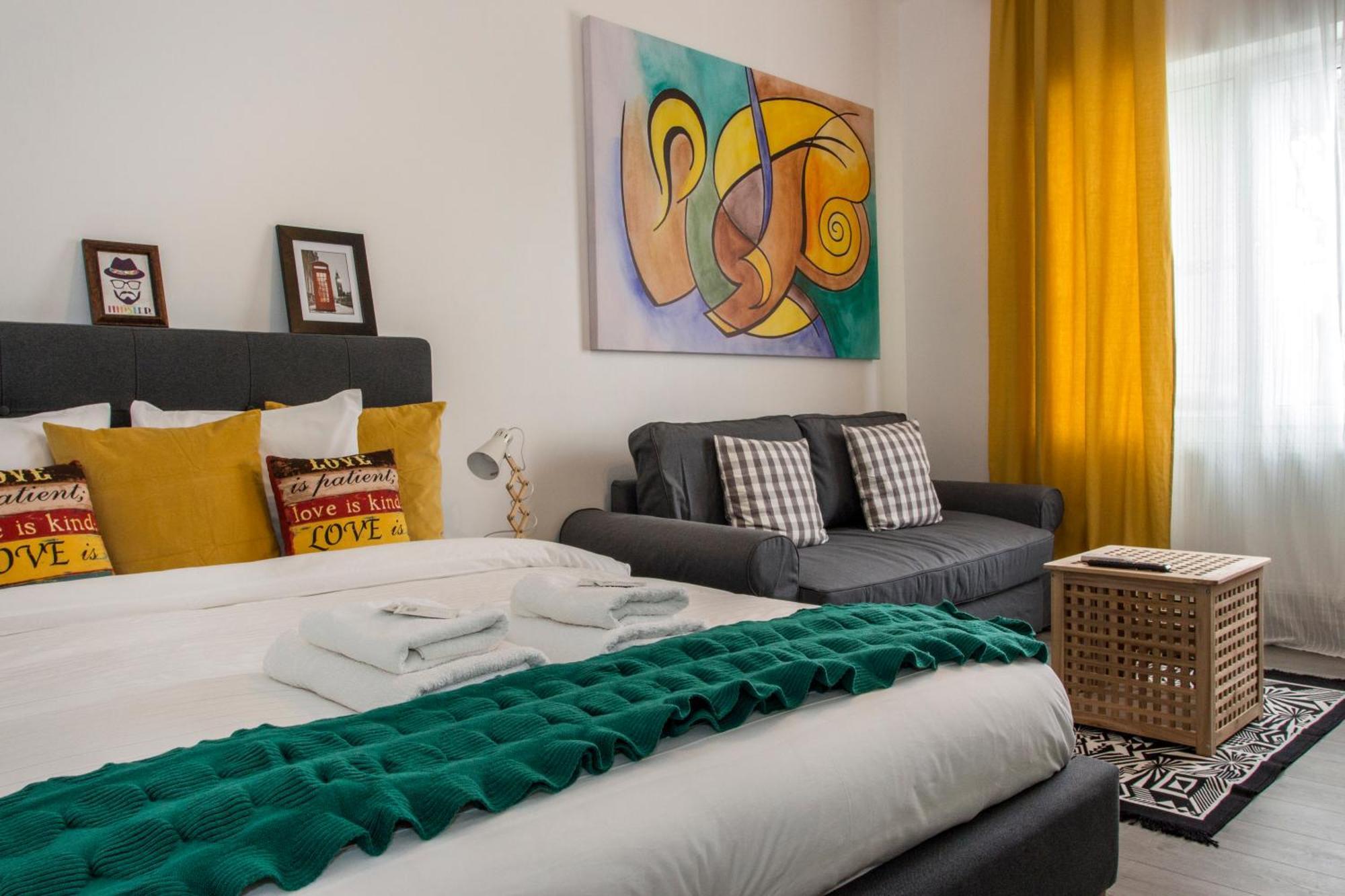 Old Town Premium Apartment By Mrg บูคาเรสต์ ภายนอก รูปภาพ