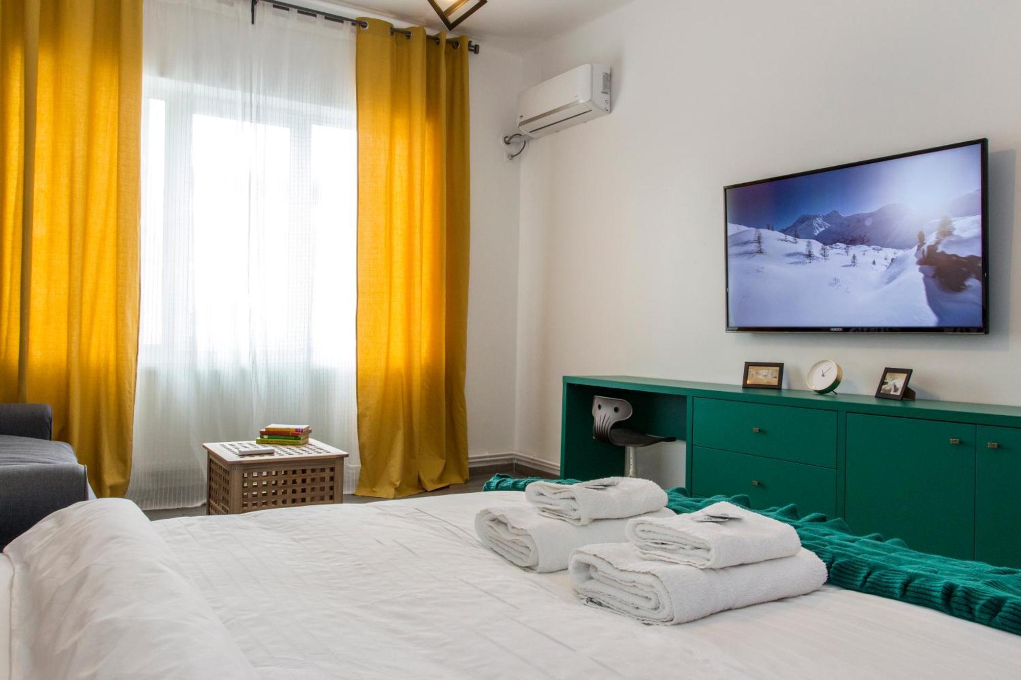 Old Town Premium Apartment By Mrg บูคาเรสต์ ภายนอก รูปภาพ