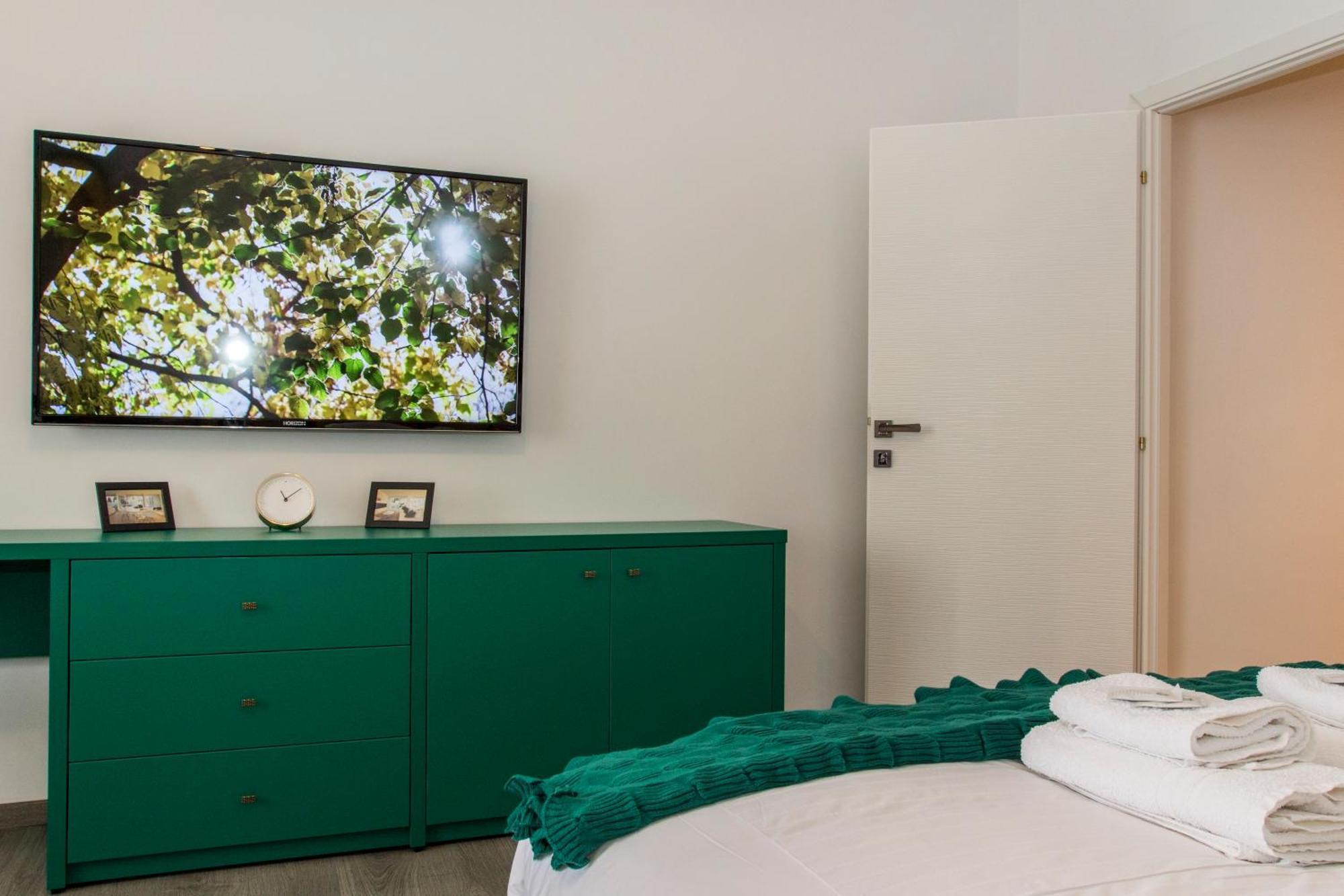 Old Town Premium Apartment By Mrg บูคาเรสต์ ภายนอก รูปภาพ
