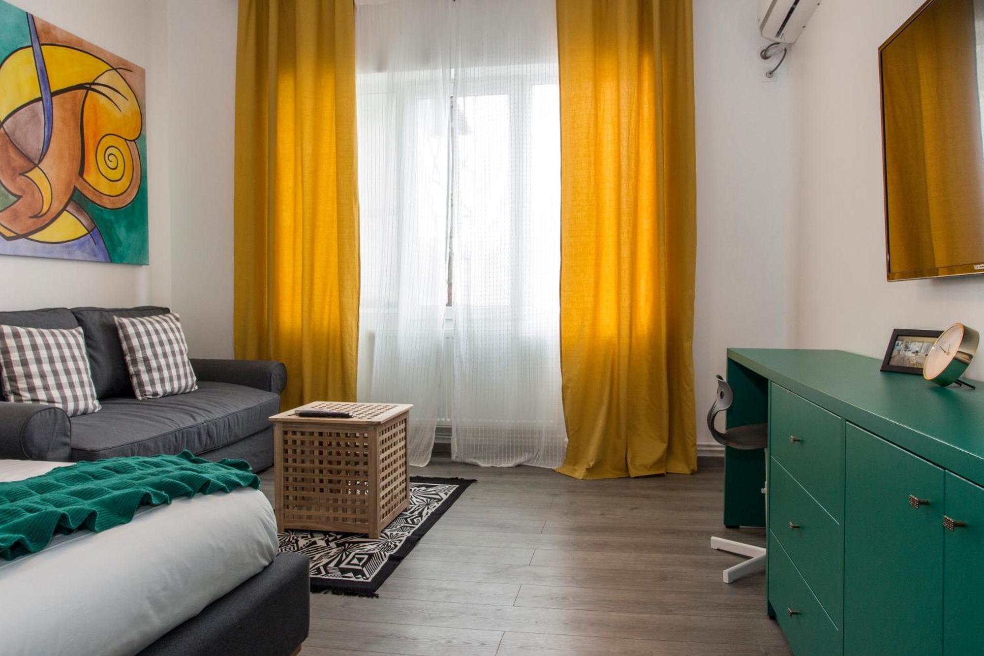 Old Town Premium Apartment By Mrg บูคาเรสต์ ภายนอก รูปภาพ