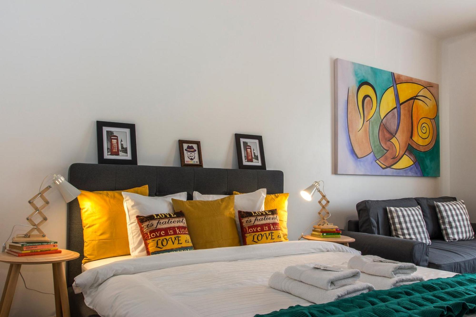Old Town Premium Apartment By Mrg บูคาเรสต์ ภายนอก รูปภาพ