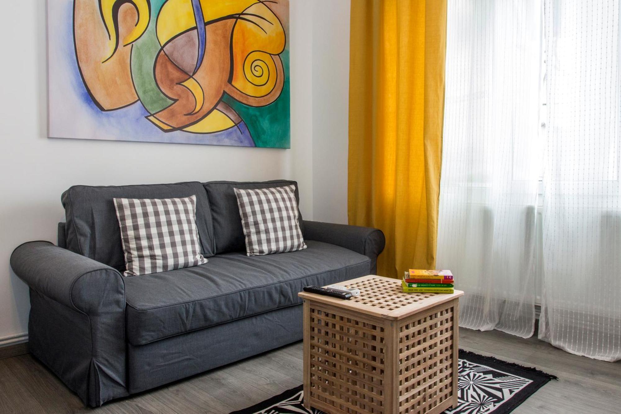 Old Town Premium Apartment By Mrg บูคาเรสต์ ภายนอก รูปภาพ