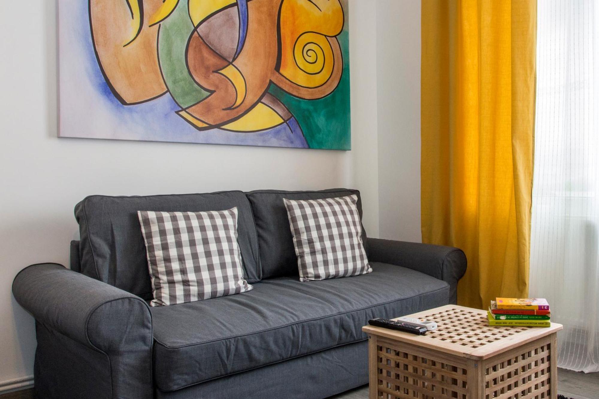 Old Town Premium Apartment By Mrg บูคาเรสต์ ภายนอก รูปภาพ