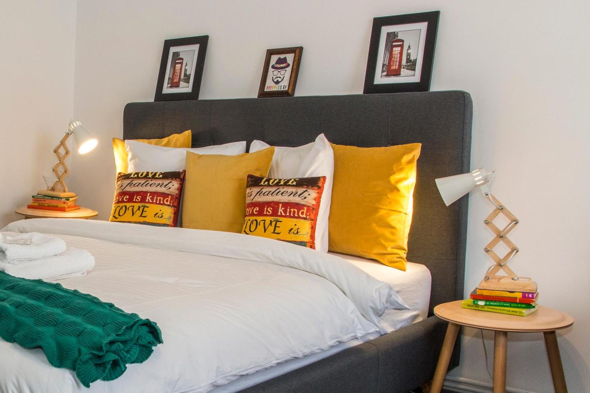 Old Town Premium Apartment By Mrg บูคาเรสต์ ภายนอก รูปภาพ